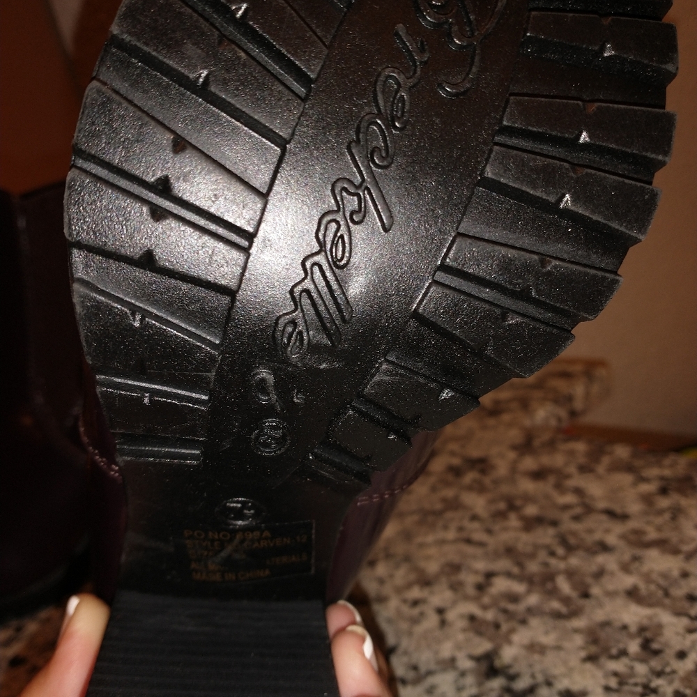 Breckelle's Brown Burgundy Chunky Heel Ankle Boot Elastic Shiney 7 1/2 FLAWS - Picture 15 of 15